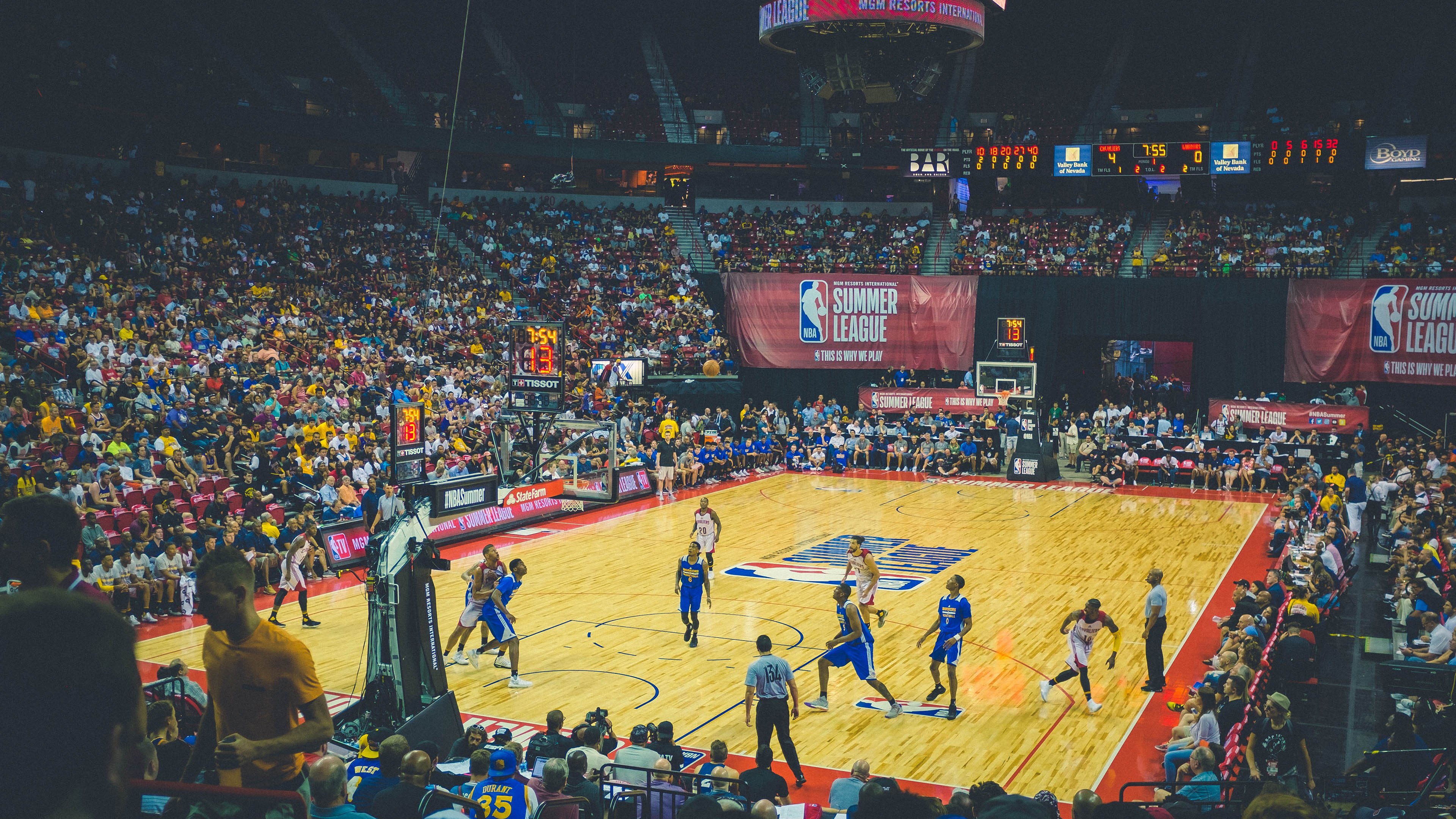 赛道与文明的碰撞，塞维利亚狂胜背后的F1街道赛焦点战