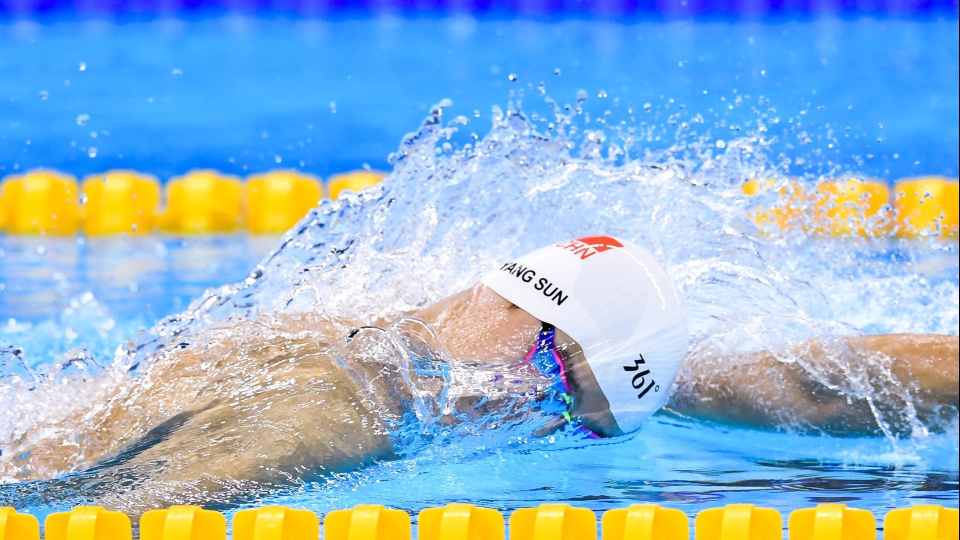 开云网页版-红土与草地的交响，阿尔卡拉斯蒙特卡洛鏖战后，温网征途再燃烈焰