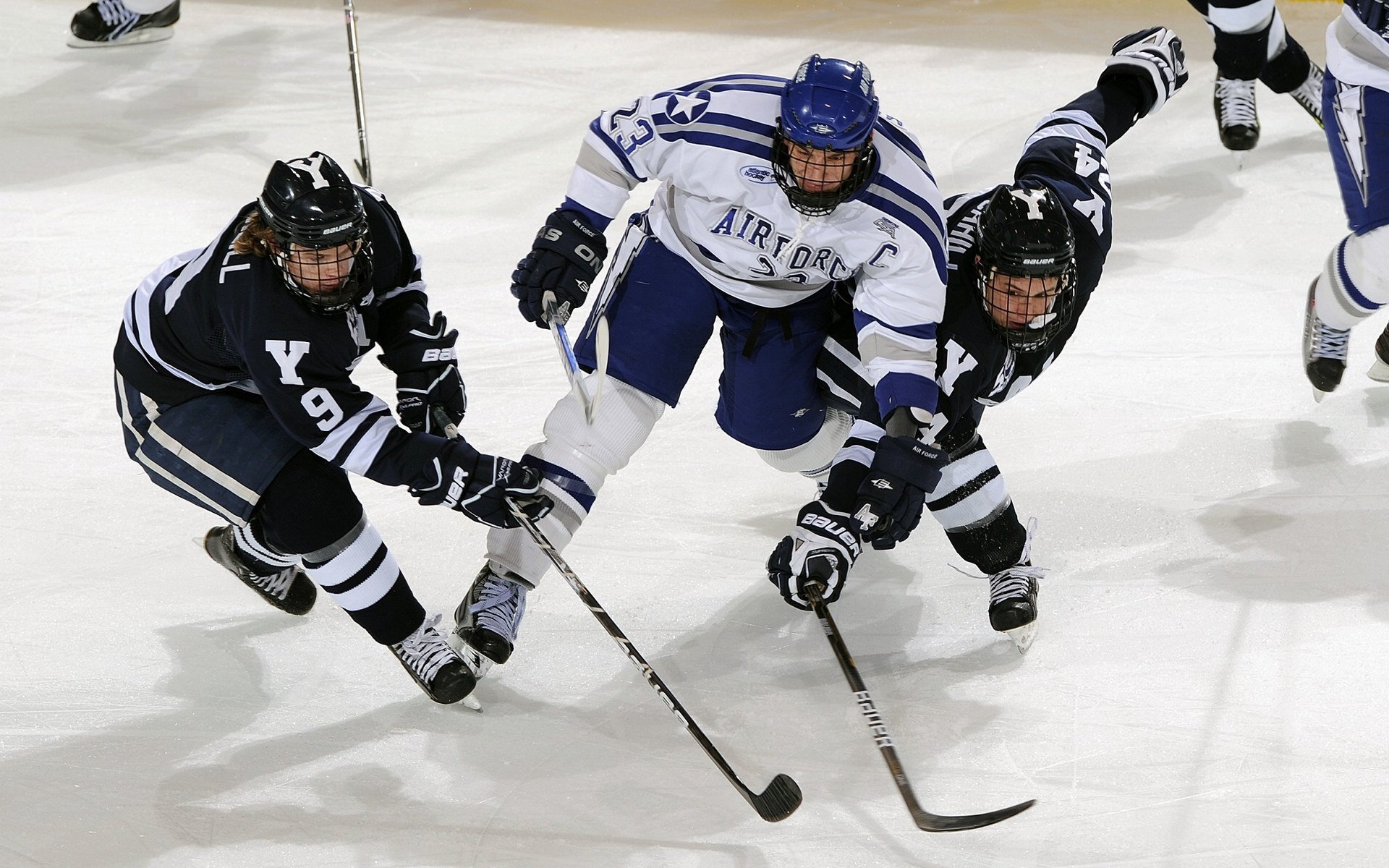 法拉利绝杀迈凯伦，诺里斯惊艳四座，一场注定载入史册的赛道对决