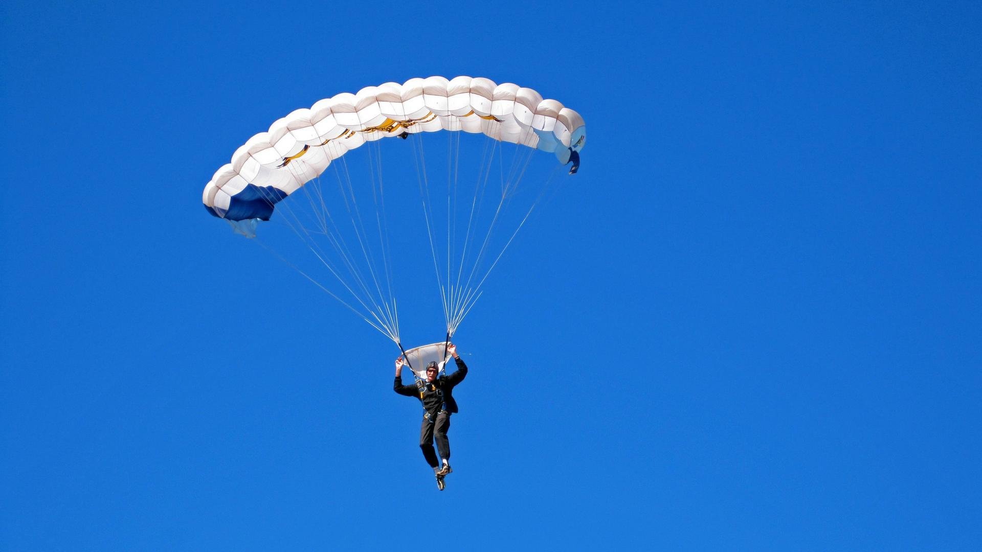 开云体育官方网站-拉沃尔杯的团队荣光，德约科维奇高光表现，为何比温网胜利更具唯一性？